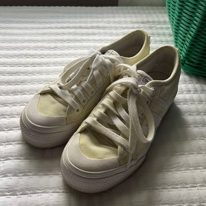 Platform adidas tennies ~